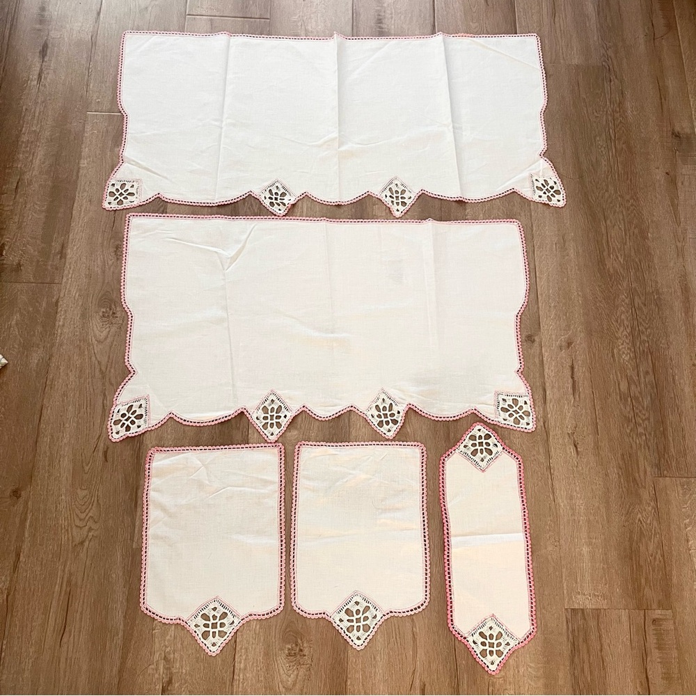 5 PCs Vtg Pink Crochet Edged Linen Flower Doilies Arm Chair Cover Dresser Scarfs